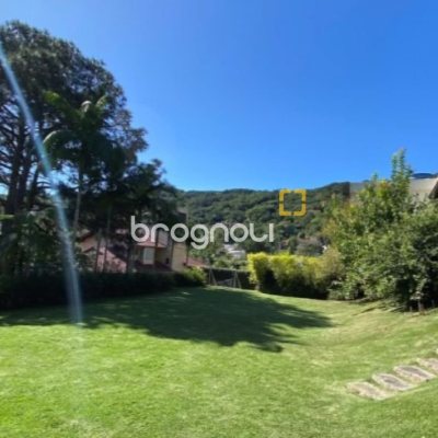 Casa com 680m², 6 quartos (sendo 3 suítes), 6 garagens, no bairro Lagoinha em Florianópolis