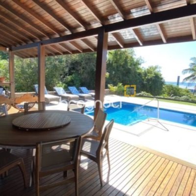 Casa com 680m², 6 quartos (sendo 3 suítes), 6 garagens, no bairro Lagoinha em Florianópolis