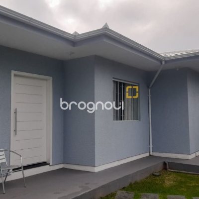 Casa com 200m², 3 quartos (sendo 1 suíte), 2 garagens, no bairro Rio Vermelho em Florianópolis