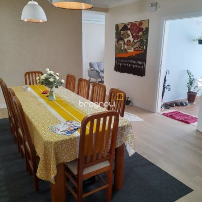 Casa com 200m², 3 quartos (sendo 1 suíte), 2 garagens, no bairro Rio Vermelho em Florianópolis