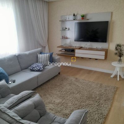 Casa com 200m², 3 quartos (sendo 1 suíte), 2 garagens, no bairro Rio Vermelho em Florianópolis