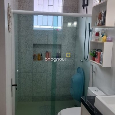 Casa com 200m², 3 quartos (sendo 1 suíte), 2 garagens, no bairro Rio Vermelho em Florianópolis