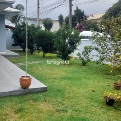 Casa com 200m², 3 quartos (sendo 1 suíte), 2 garagens, no bairro Rio Vermelho em Florianópolis