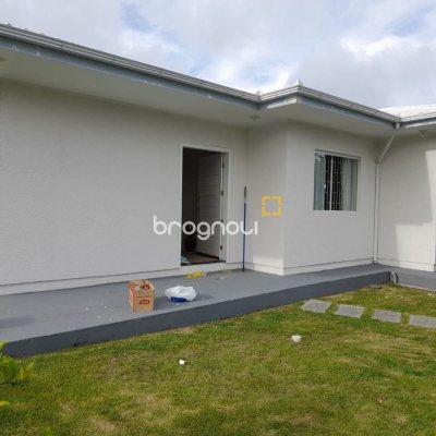 Casa com 200m², 3 quartos (sendo 1 suíte), 2 garagens, no bairro Rio Vermelho em Florianópolis