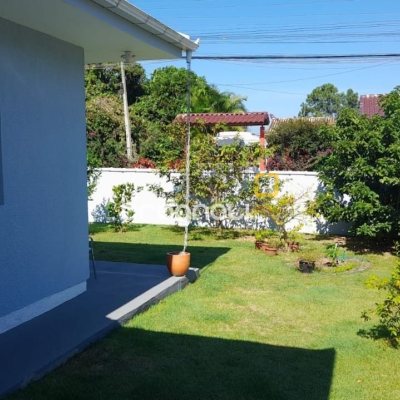 Casa com 200m², 3 quartos (sendo 1 suíte), 2 garagens, no bairro Rio Vermelho em Florianópolis