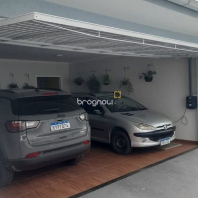 Casa com 200m², 3 quartos (sendo 1 suíte), 2 garagens, no bairro Rio Vermelho em Florianópolis