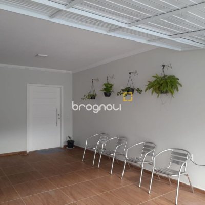Casa com 200m², 3 quartos (sendo 1 suíte), 2 garagens, no bairro Rio Vermelho em Florianópolis