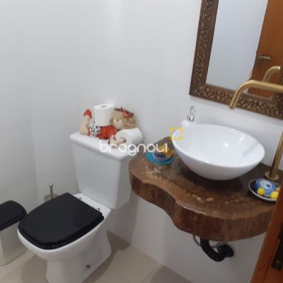 Casa com 105m², 2 quartos (sendo 2 suítes), 1 garagem, no bairro Rio Vermelho em Florianópolis