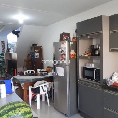 Casa com 105m², 2 quartos (sendo 2 suítes), 1 garagem, no bairro Rio Vermelho em Florianópolis