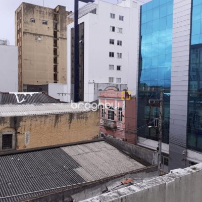 Apartamento com 72m², 2 quartos, no bairro Centro em Florianópolis