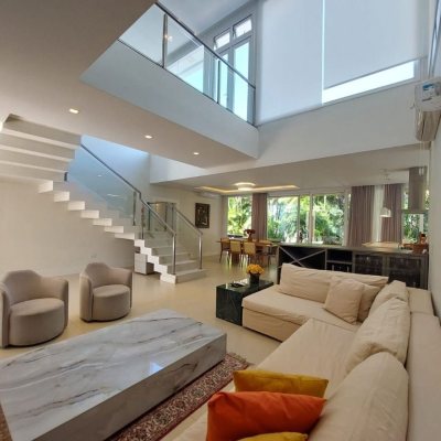 Casa com 454m², 8 quartos (sendo 4 suítes), 3 garagens, no bairro Rio Tavares em Florianópolis