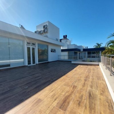 Casa com 454m², 8 quartos (sendo 4 suítes), 3 garagens, no bairro Rio Tavares em Florianópolis