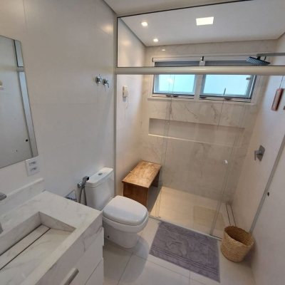 Casa com 454m², 8 quartos (sendo 4 suítes), 3 garagens, no bairro Rio Tavares em Florianópolis
