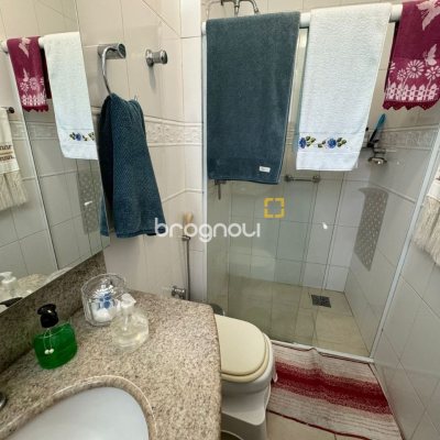 Cobertura com 182m², 3 quartos (sendo 1 suíte), 2 garagens, no bairro Córrego Grande em Florianópolis