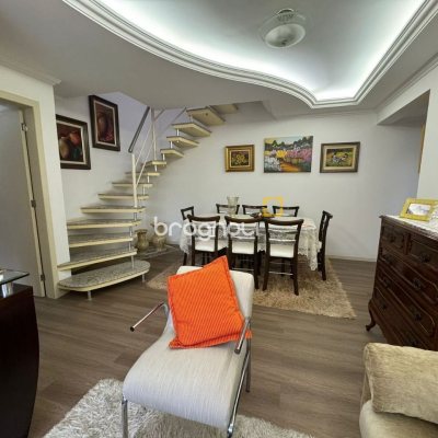 Cobertura com 182m², 3 quartos (sendo 1 suíte), 2 garagens, no bairro Córrego Grande em Florianópolis