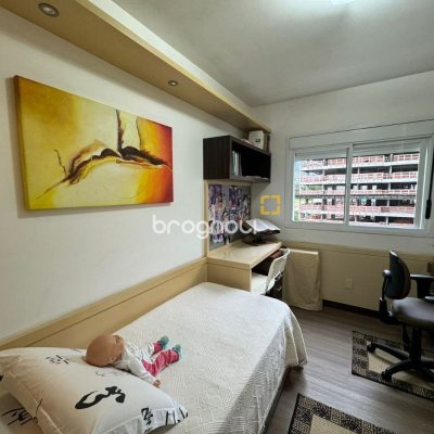 Cobertura com 182m², 3 quartos (sendo 1 suíte), 2 garagens, no bairro Córrego Grande em Florianópolis