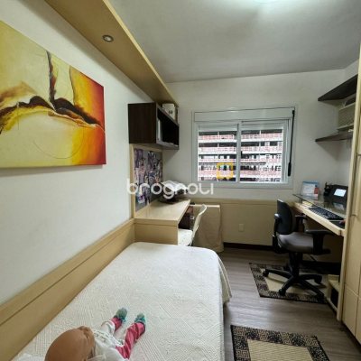 Cobertura com 182m², 3 quartos (sendo 1 suíte), 2 garagens, no bairro Córrego Grande em Florianópolis