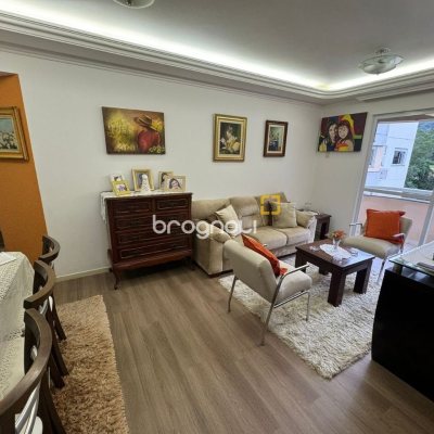 Cobertura com 182m², 3 quartos (sendo 1 suíte), 2 garagens, no bairro Córrego Grande em Florianópolis