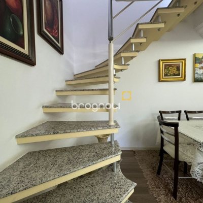 Cobertura com 182m², 3 quartos (sendo 1 suíte), 2 garagens, no bairro Córrego Grande em Florianópolis