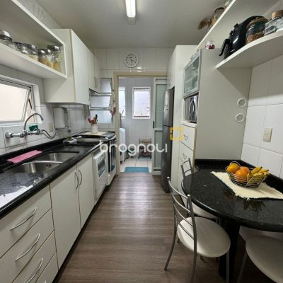 Cobertura com 182m², 3 quartos (sendo 1 suíte), 2 garagens, no bairro Córrego Grande em Florianópolis