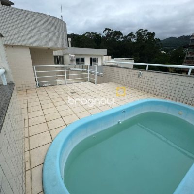 Cobertura com 182m², 3 quartos (sendo 1 suíte), 2 garagens, no bairro Córrego Grande em Florianópolis