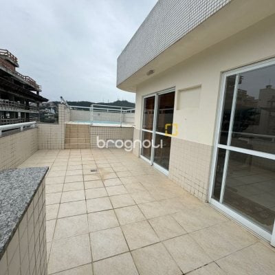 Cobertura com 182m², 3 quartos (sendo 1 suíte), 2 garagens, no bairro Córrego Grande em Florianópolis