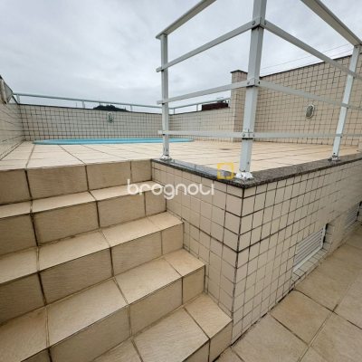 Cobertura com 182m², 3 quartos (sendo 1 suíte), 2 garagens, no bairro Córrego Grande em Florianópolis