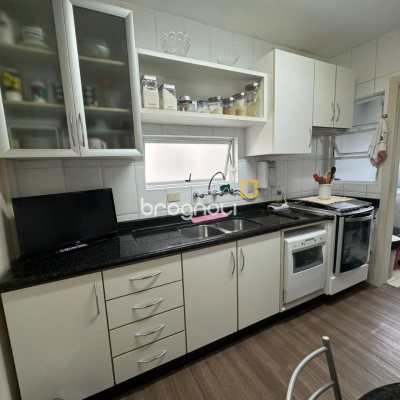 Cobertura com 182m², 3 quartos (sendo 1 suíte), 2 garagens, no bairro Córrego Grande em Florianópolis