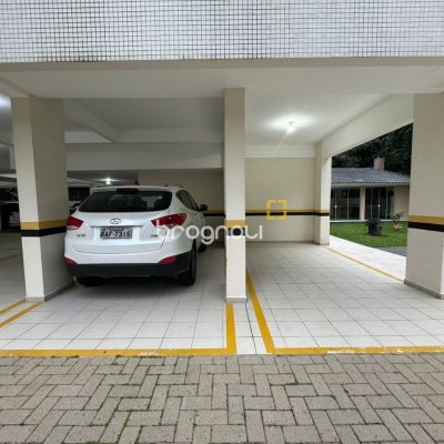 Cobertura com 182m², 3 quartos (sendo 1 suíte), 2 garagens, no bairro Córrego Grande em Florianópolis