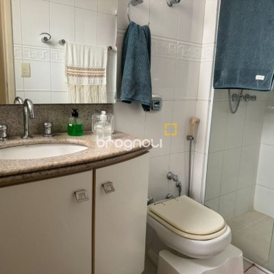Cobertura com 182m², 3 quartos (sendo 1 suíte), 2 garagens, no bairro Córrego Grande em Florianópolis