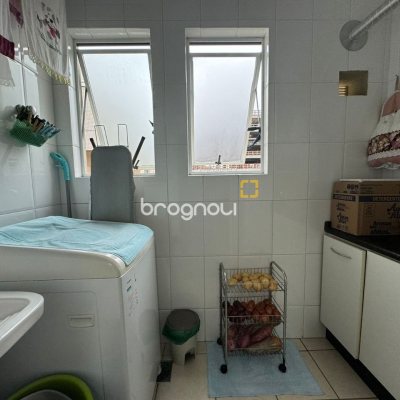 Cobertura com 182m², 3 quartos (sendo 1 suíte), 2 garagens, no bairro Córrego Grande em Florianópolis
