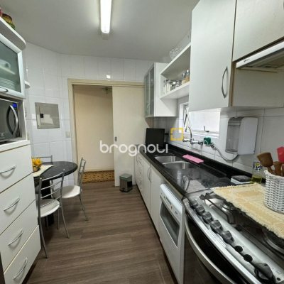 Cobertura com 182m², 3 quartos (sendo 1 suíte), 2 garagens, no bairro Córrego Grande em Florianópolis