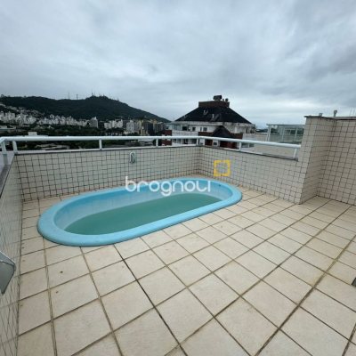 Cobertura com 182m², 3 quartos (sendo 1 suíte), 2 garagens, no bairro Córrego Grande em Florianópolis