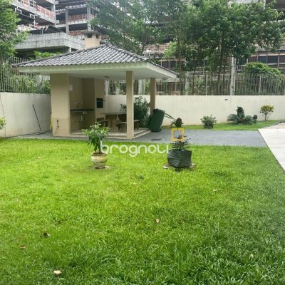 Cobertura com 182m², 3 quartos (sendo 1 suíte), 2 garagens, no bairro Córrego Grande em Florianópolis