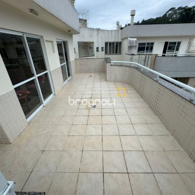 Cobertura com 182m², 3 quartos (sendo 1 suíte), 2 garagens, no bairro Córrego Grande em Florianópolis