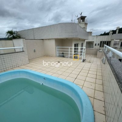 Cobertura com 182m², 3 quartos (sendo 1 suíte), 2 garagens, no bairro Córrego Grande em Florianópolis