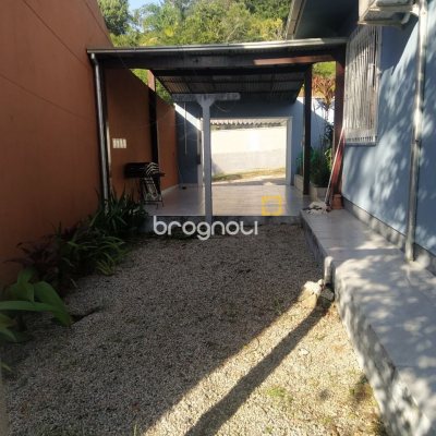 Casa com 85m², 2 quartos, 3 garagens, no bairro Ribeirão da Ilha em Florianópolis