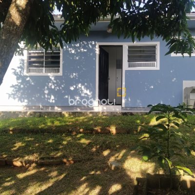 Casa com 85m², 2 quartos, 3 garagens, no bairro Ribeirão da Ilha em Florianópolis