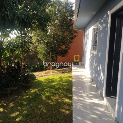 Casa com 85m², 2 quartos, 3 garagens, no bairro Ribeirão da Ilha em Florianópolis