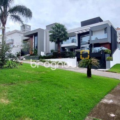 Terreno com 355m², no bairro Estreito em Florianópolis