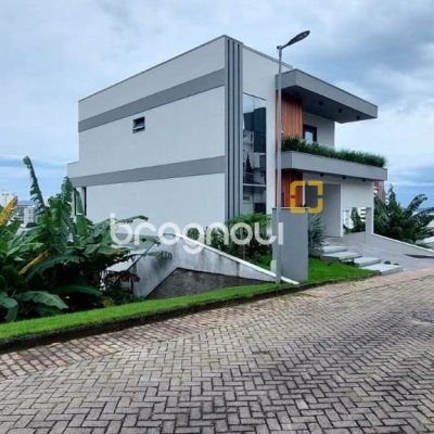 Terreno com 355m², no bairro Estreito em Florianópolis