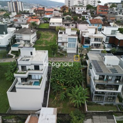 Terreno com 355m², no bairro Estreito em Florianópolis
