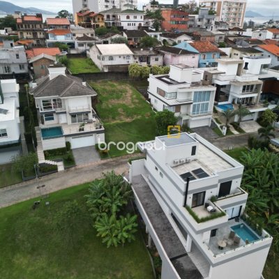 Terreno com 355m², no bairro Estreito em Florianópolis
