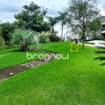 Terreno com 355m², no bairro Estreito em Florianópolis