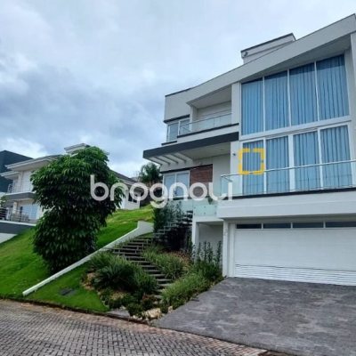 Terreno com 355m², no bairro Estreito em Florianópolis