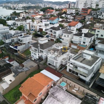 Terreno com 355m², no bairro Estreito em Florianópolis