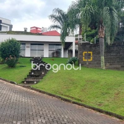 Terreno com 355m², no bairro Estreito em Florianópolis