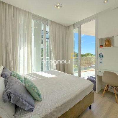 Apartamento com 180m², 3 quartos (sendo 3 suítes), 2 garagens, no bairro Novo Campeche em Florianópolis