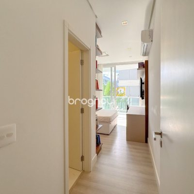 Apartamento com 180m², 3 quartos (sendo 3 suítes), 2 garagens, no bairro Novo Campeche em Florianópolis