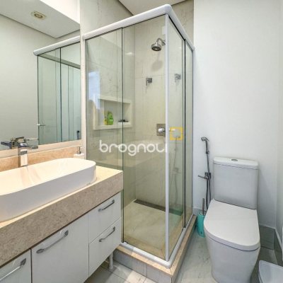 Apartamento com 180m², 3 quartos (sendo 3 suítes), 2 garagens, no bairro Novo Campeche em Florianópolis